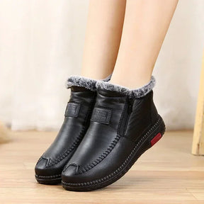 Bota Feminina Forrada Antiderrapante com Cano Baixo e Acabamento Casual – (Promoção de Inverno 2025)